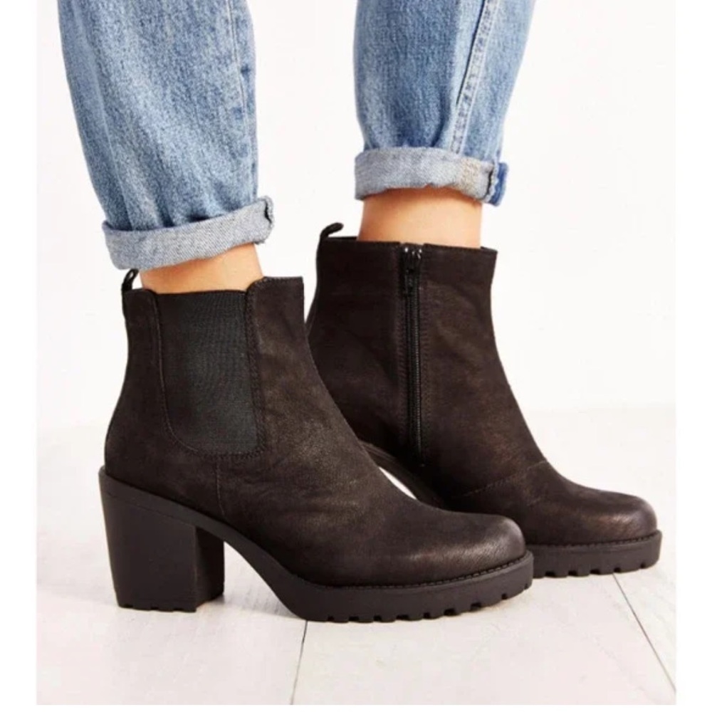 EUC Vagabond Shoemakers Black Nubuck Leather Grace Chelsea Block Heel Boots